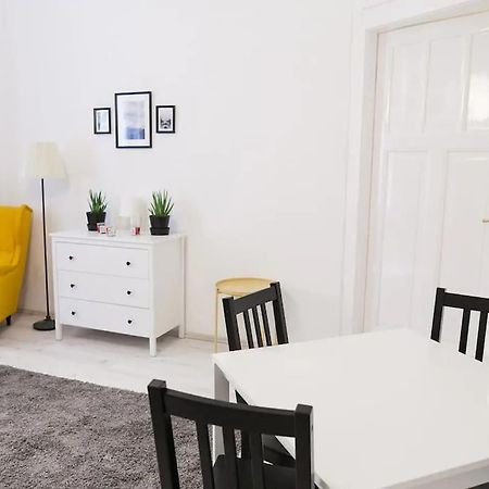 Central 30M2 A/C Apartment, 3 Min From Ny Cafe Budapest Kültér fotó