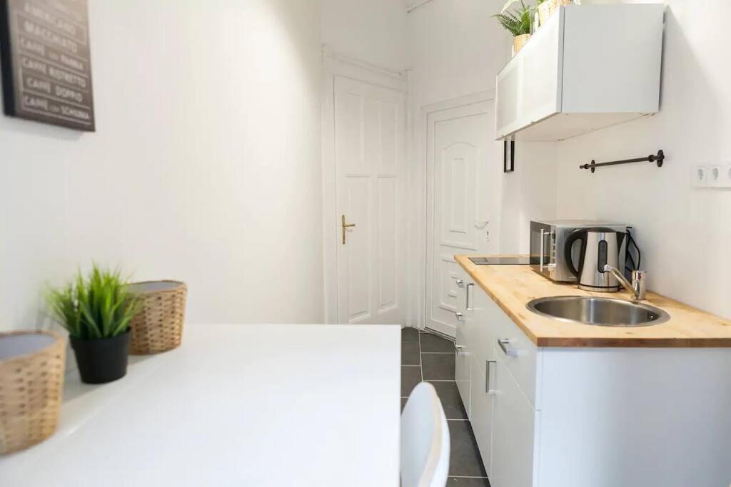 Central 30M2 A/C Apartment, 3 Min From Ny Cafe Budapest Kültér fotó
